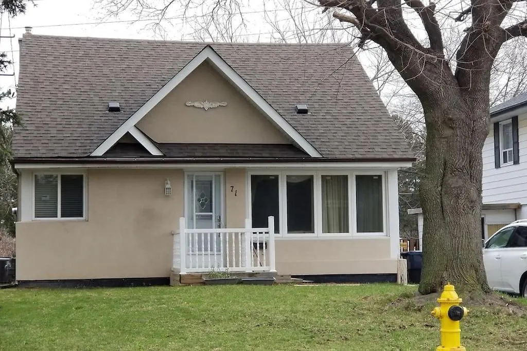 Spacious Mbr Near Kennedy Subway & Go Toronto Canada