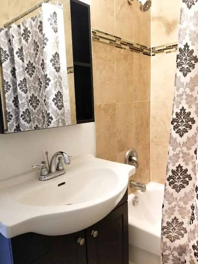 Spacious Mbr Near Kennedy Subway & Go Toronto 0*,  Canada