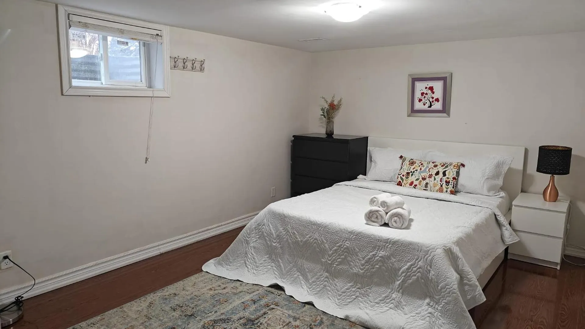 Spacious Mbr Near Kennedy Subway & Go Toronto Canada
