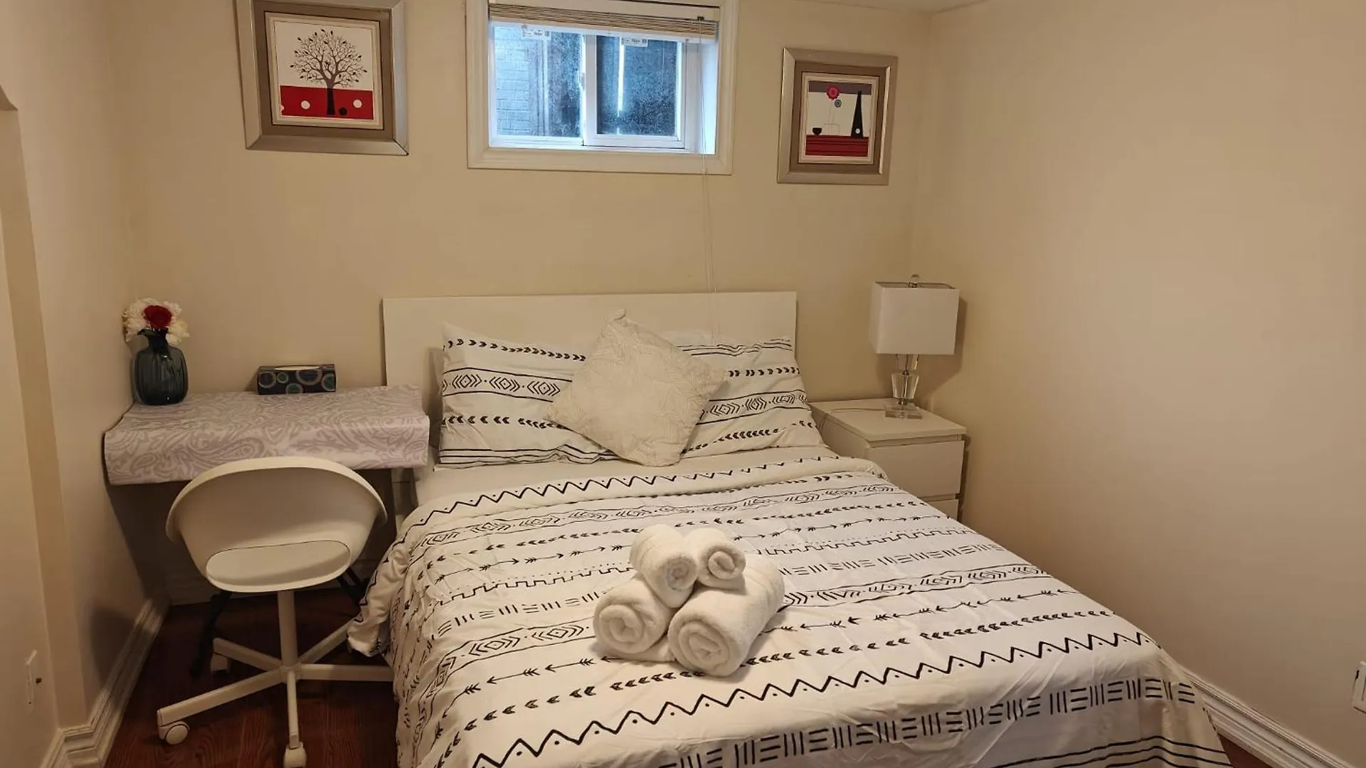 Spacious Mbr Near Kennedy Subway & Go Toronto Homestay