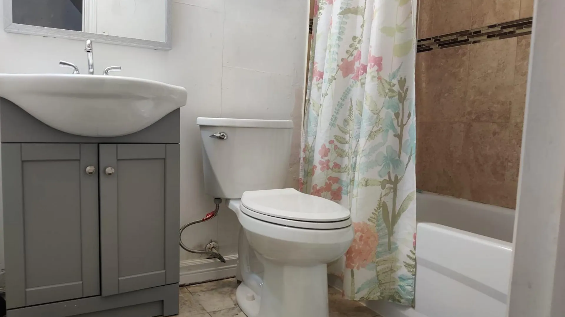 Spacious Mbr Near Kennedy Subway & Go Toronto 0*,