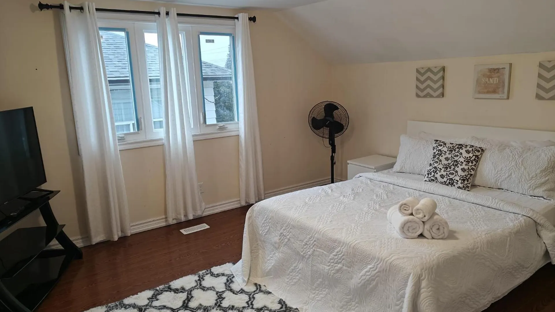 Homestay Spacious Mbr Near Kennedy Subway & Go Toronto Canada