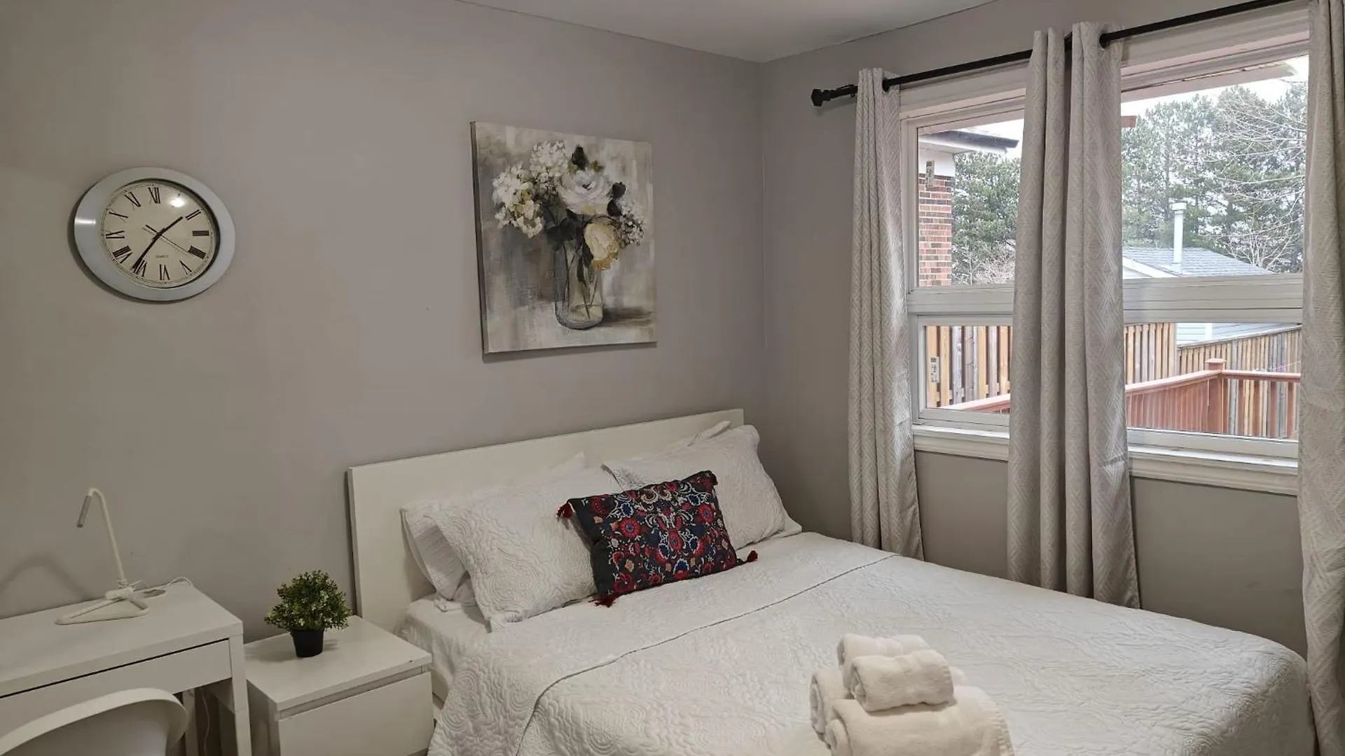 Spacious Mbr Near Kennedy Subway & Go Toronto 0*,