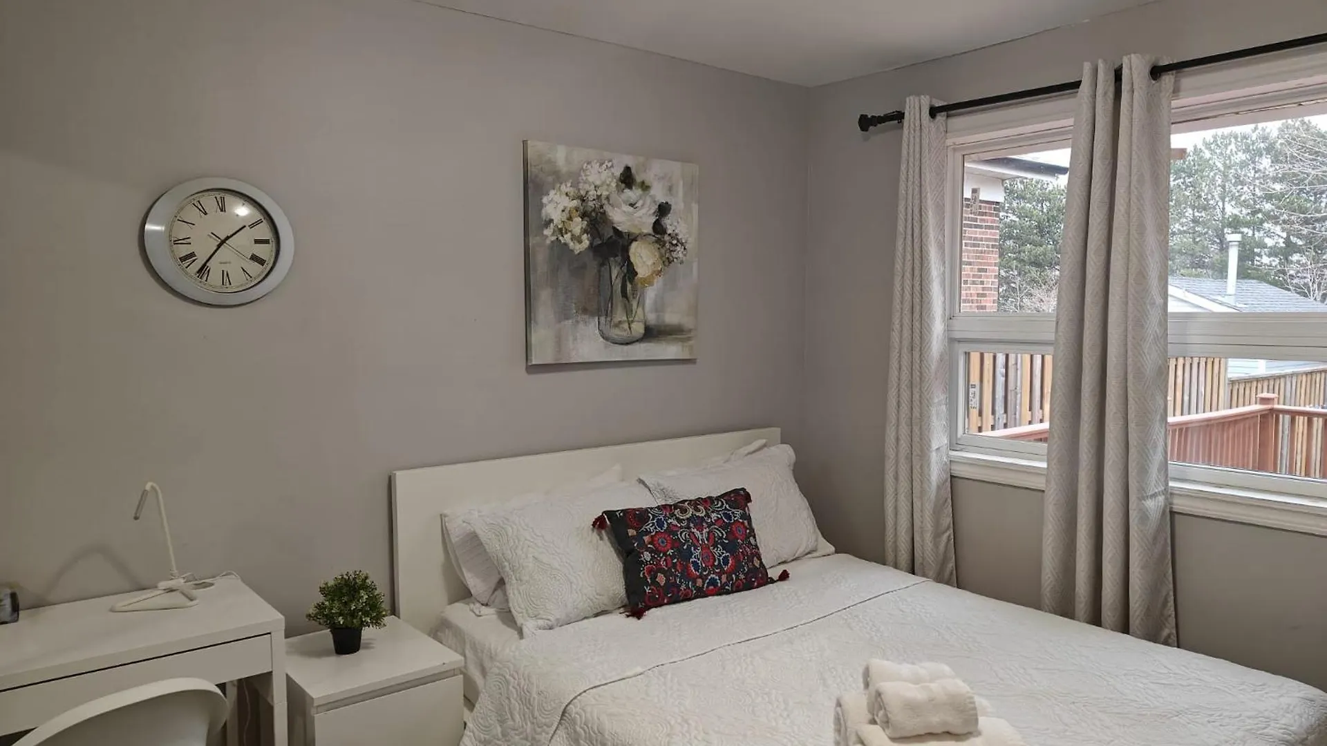 Homestay Spacious Mbr Near Kennedy Subway & Go Toronto Canada