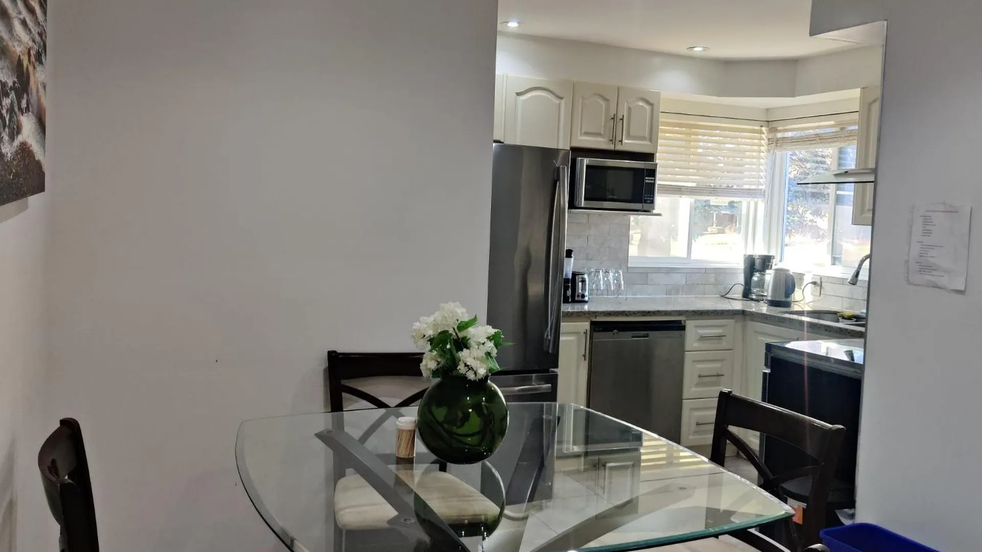 Homestay Spacious Mbr Near Kennedy Subway & Go Toronto Canada