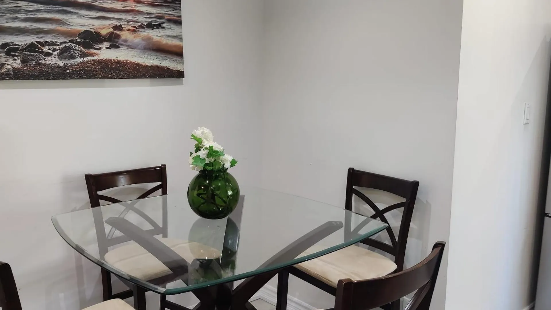 Spacious Mbr Near Kennedy Subway & Go Toronto