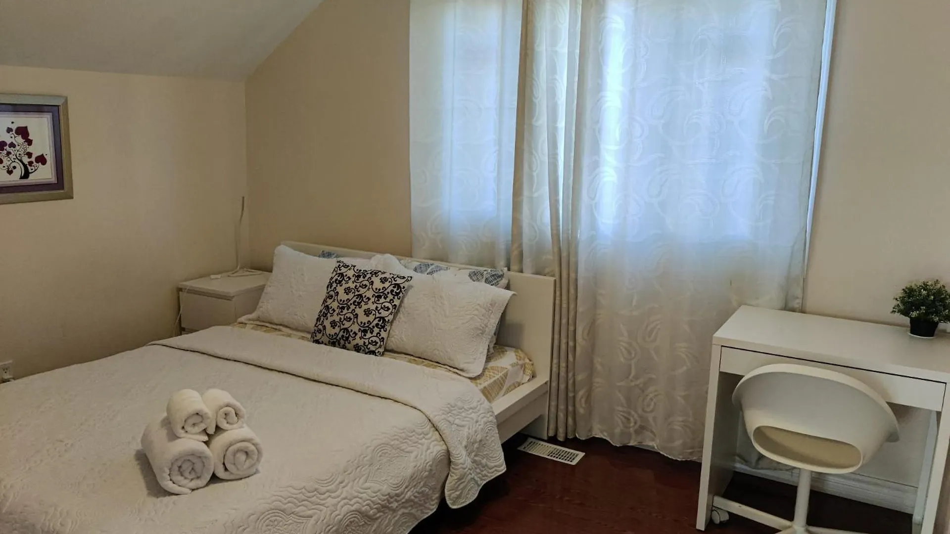 Spacious Mbr Near Kennedy Subway & Go Toronto 0*,  Canada