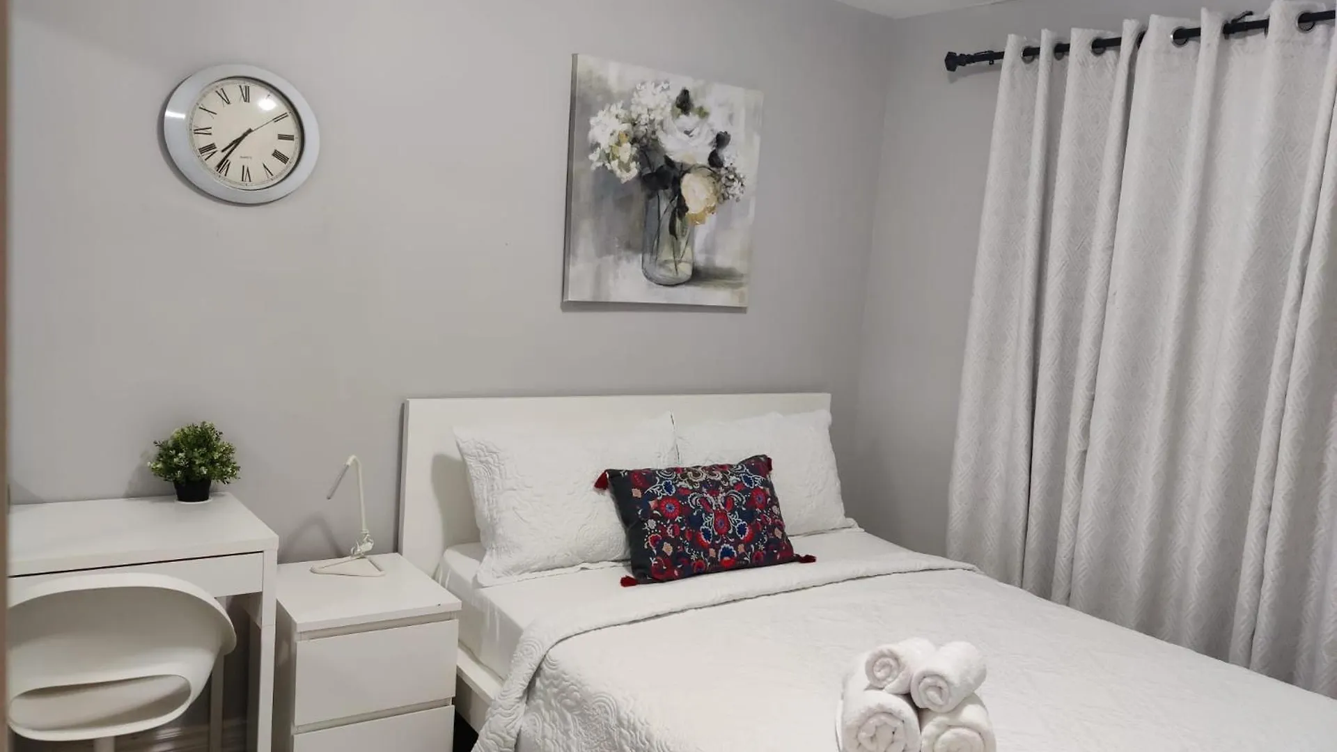 Spacious Mbr Near Kennedy Subway & Go Toronto