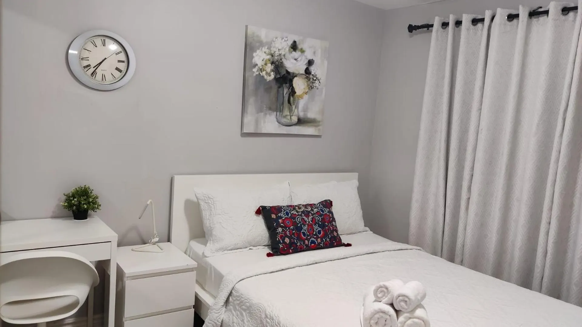 Spacious Mbr Near Kennedy Subway & Go Toronto