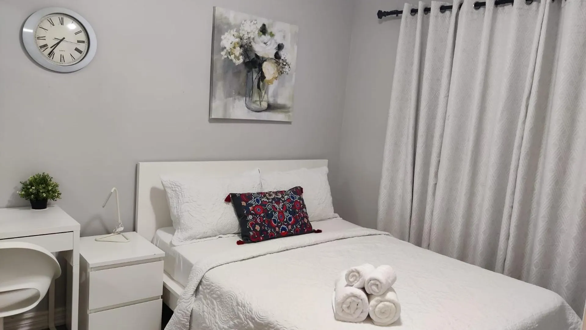 Spacious Mbr Near Kennedy Subway & Go Toronto
