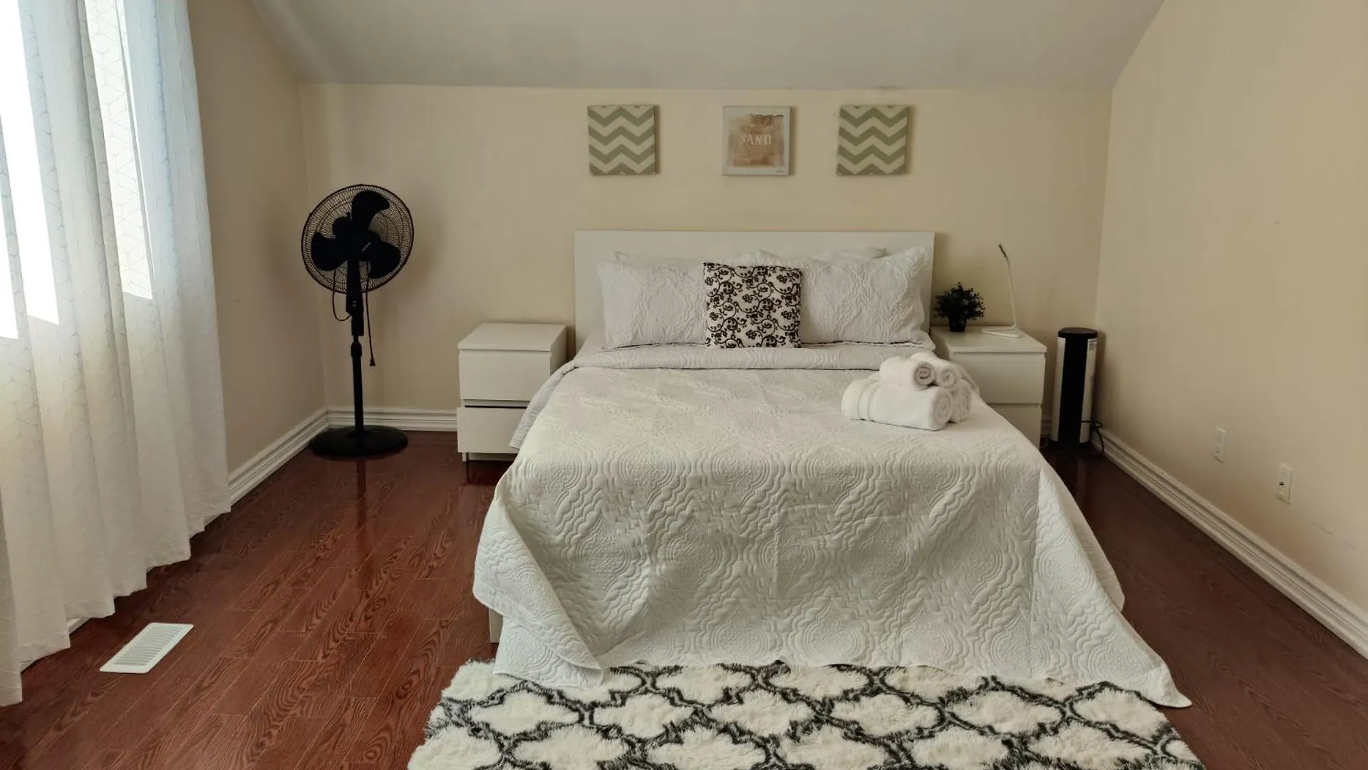 Spacious Mbr Near Kennedy Subway & Go Toronto Homestay