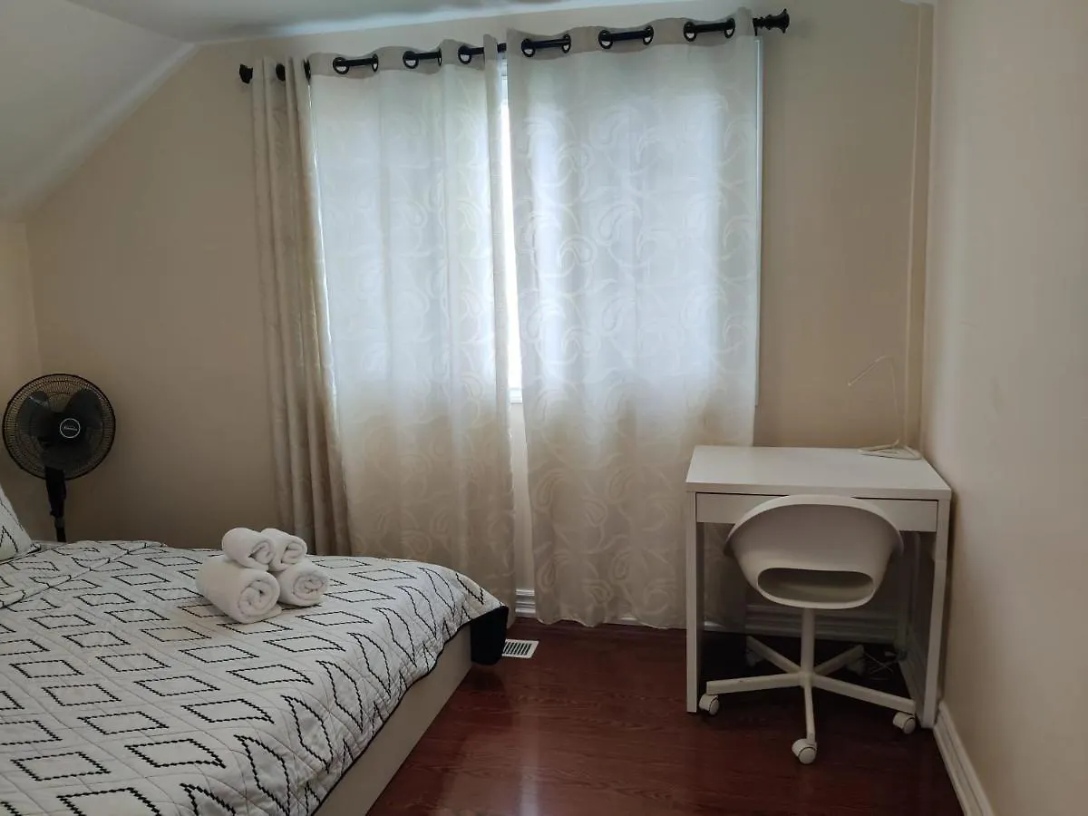 Spacious Mbr Near Kennedy Subway & Go Toronto Canada