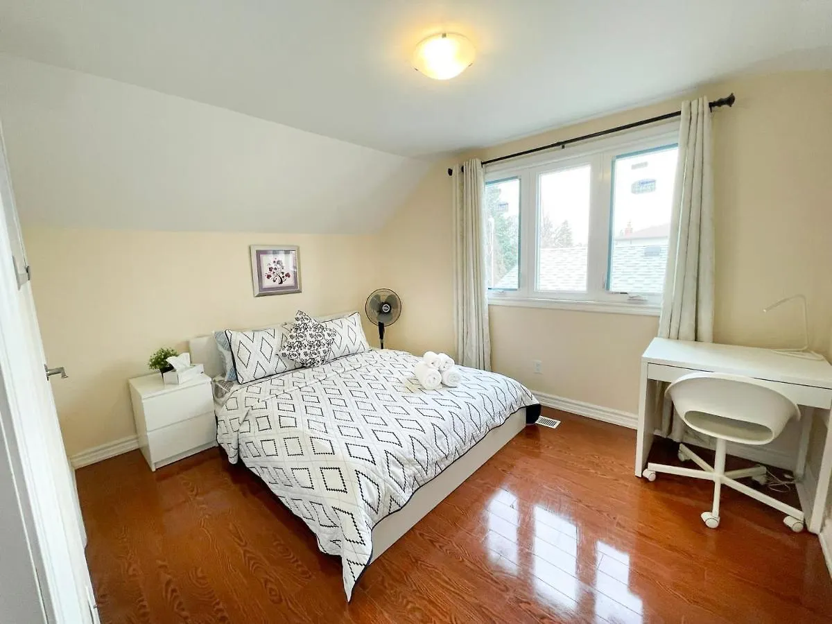 Privat bolig Spacious Mbr Near Kennedy Subway & Go Toronto