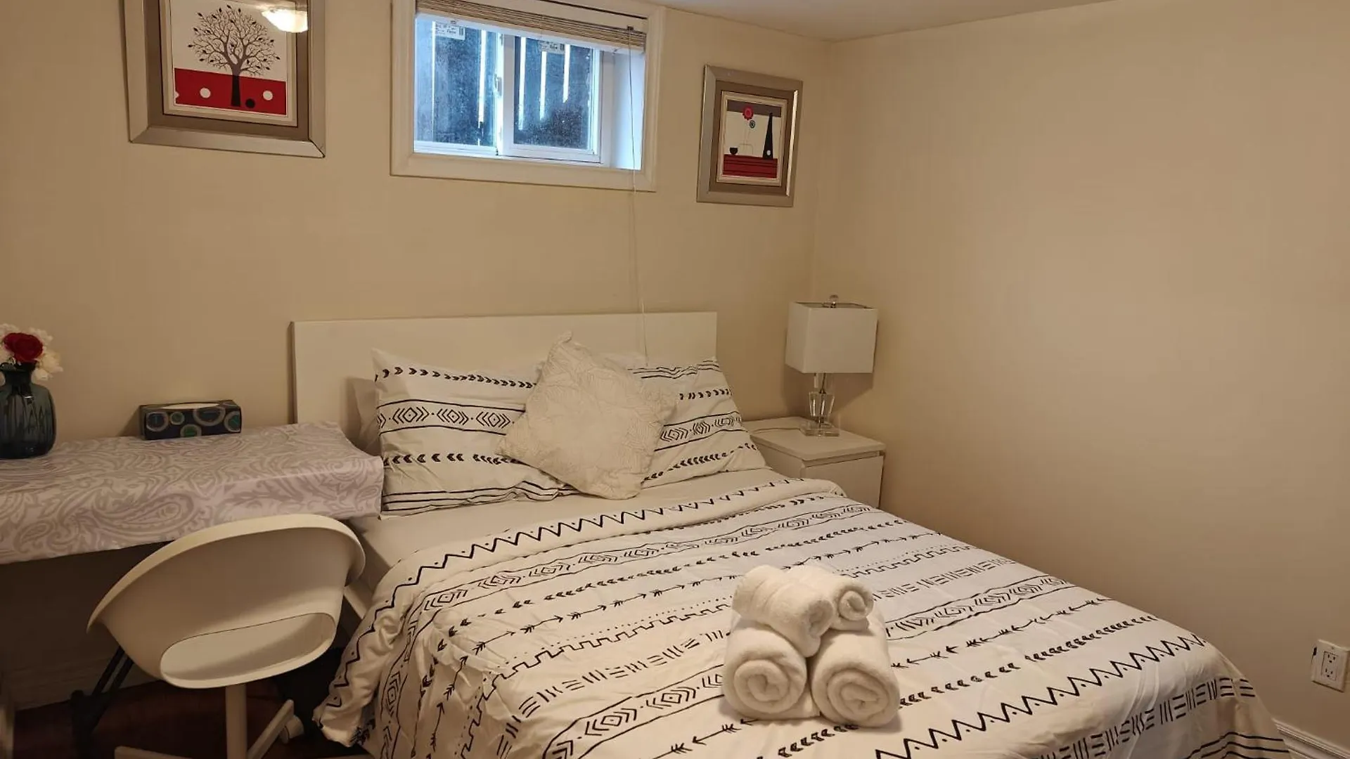 Spacious Mbr Near Kennedy Subway & Go Toronto Privat bolig