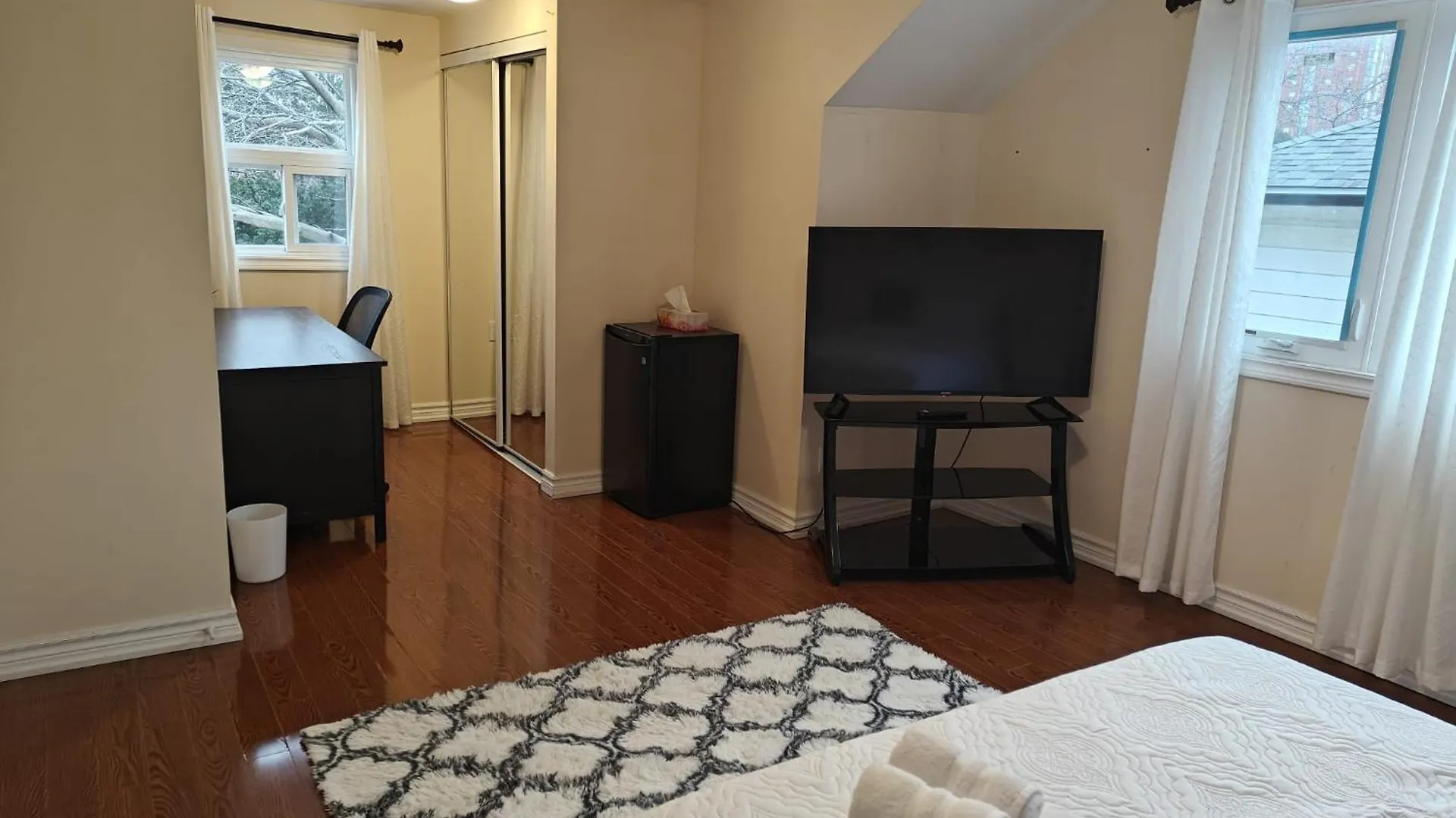 Spacious Mbr Near Kennedy Subway & Go Toronto Privat bolig