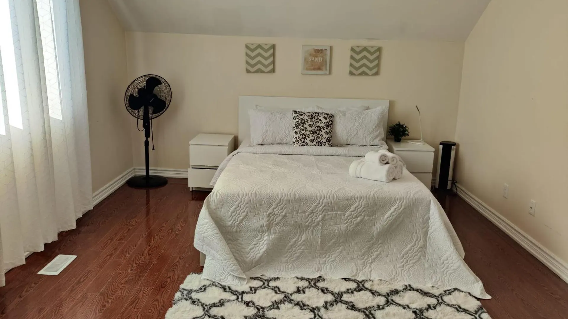 Spacious Mbr Near Kennedy Subway & Go Toronto